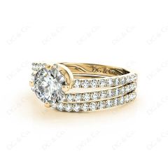 Round Cut Diamond Wedding Set Rings with Pave Setting Side Stones in 18K Yellow