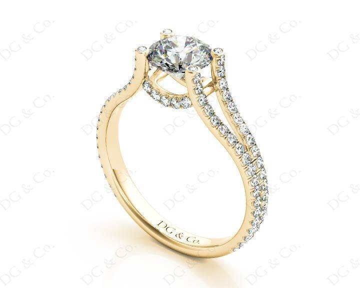 Round cut diamond ring with claw set centre stone in 18K Yellow - DG & Co. Jewellery