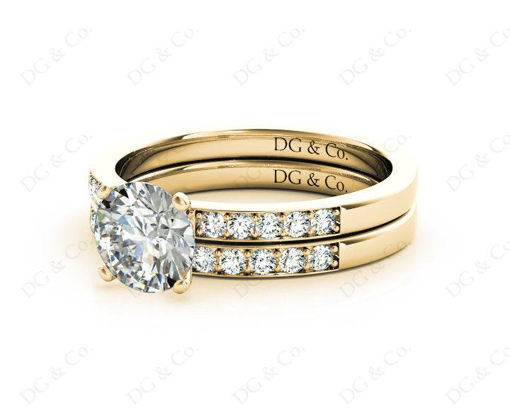 Diamond Wedding Set Rings Round Cut Diamond with Channel Share Prong Setting Side Stones in 18K Yellow Gold - DG & Co. Jewellery