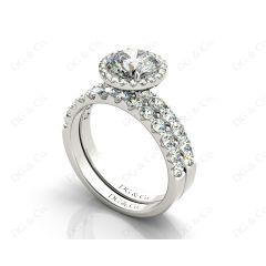 Round Cut Halo Diamond Wedding Rings Set with Four Claws Centre Stone Setting in Platinum