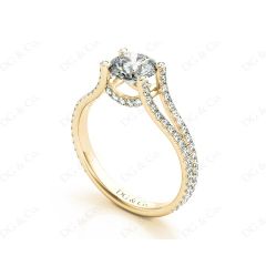 Round cut diamond ring with claw set centre stone in 18K Yellow