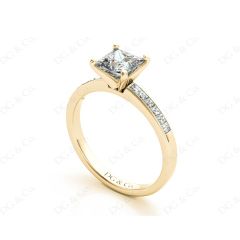 Princess Cut Diamond Engagement ring with four claws centre stone in 18K Yellow