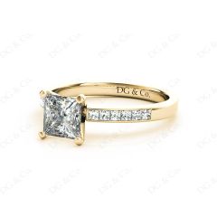 Princess Cut Diamond Engagement ring with four claws centre stone in 18K Yellow