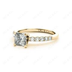 Princess Cut Diamond Engagement ring with four Prongs centre stone in 18K Yellow