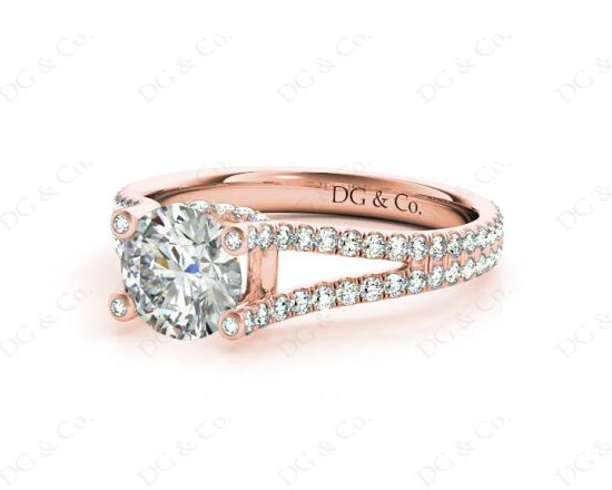 Round cut diamond ring with claw set centre stone in 18K Rose