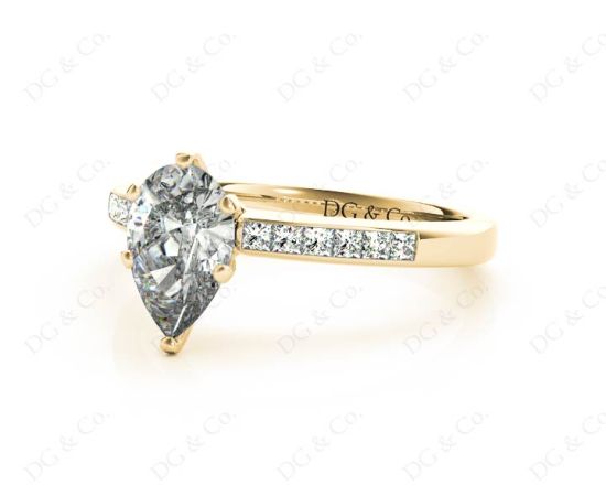 Pear Cut Diamond Engagement ring with six claws centre stone in 18K Yellow