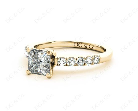 Princess Cut Diamond Engagement ring with four Prongs centre stone in 18K Yellow